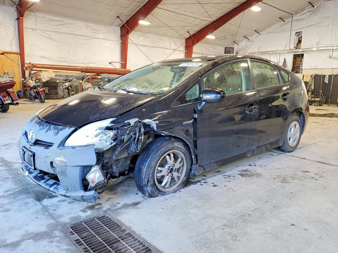 منظر 2011 TOYOTA PRIUS TWO، زاوية 1