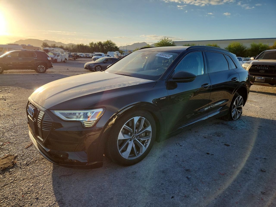 منظر 2021 AUDI E-TRON PREMIUM PLUS، زاوية 1