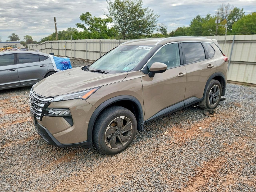 Вид 2025 NISSAN ROGUE SV, угол 1