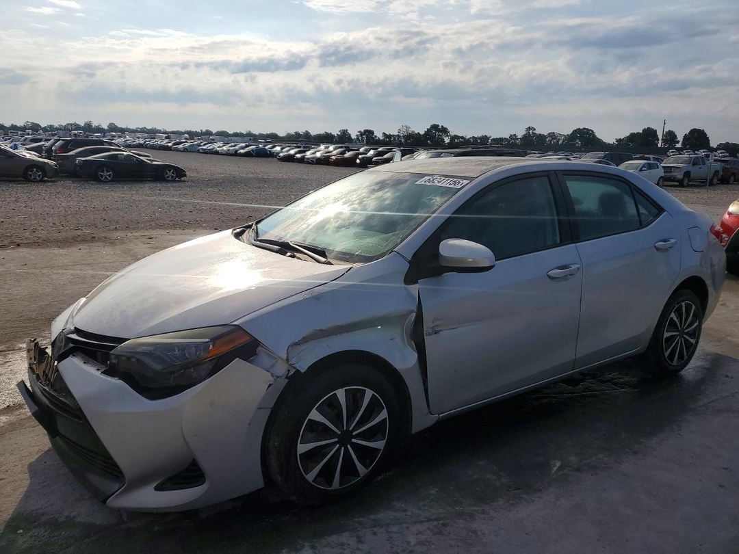Vue de 2018 TOYOTA COROLLA LE, angle 1
