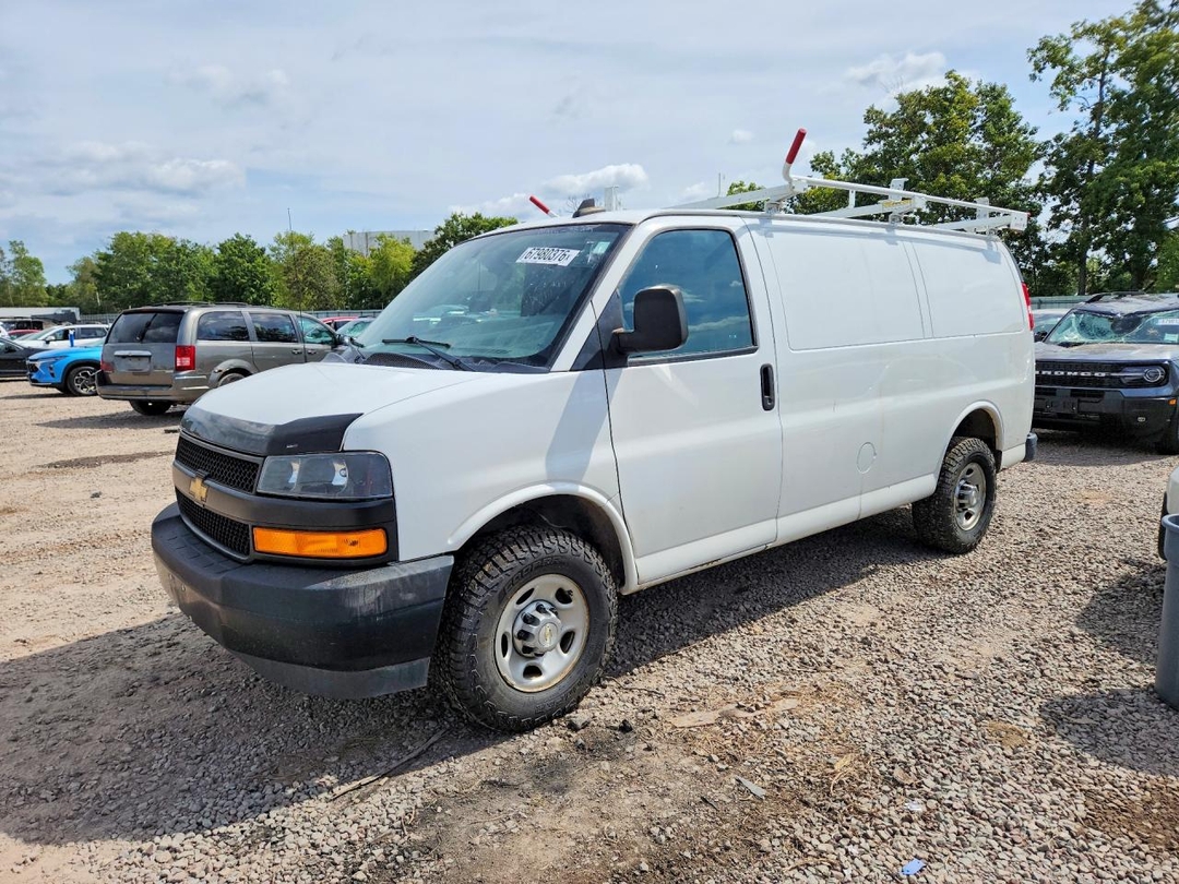 Vue de 2020 CHEVROLET EXPRESS G2500, angle 1