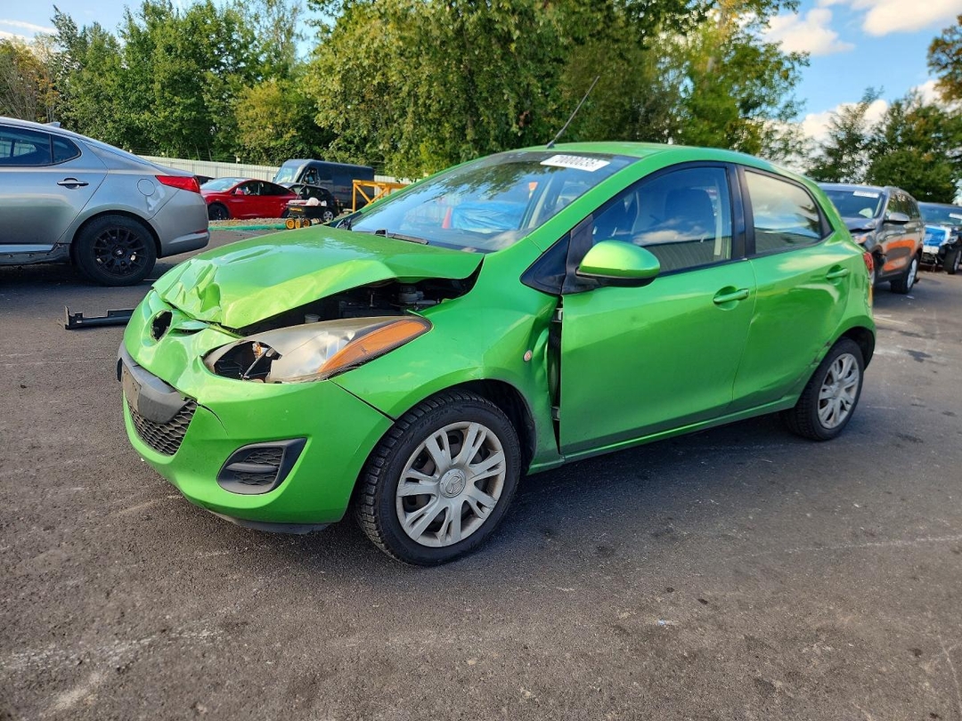 Vue de 2011 MAZDA MAZDA2, angle 1