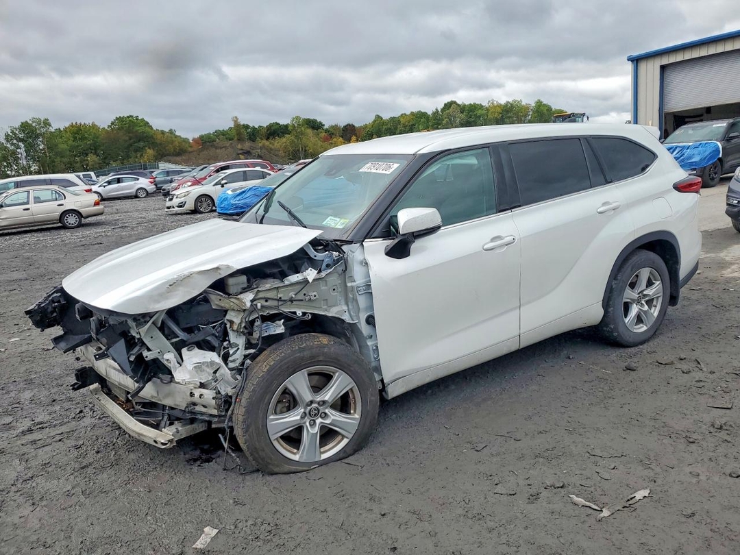 Vue de 2022 TOYOTA HIGHLANDER LE, angle 1