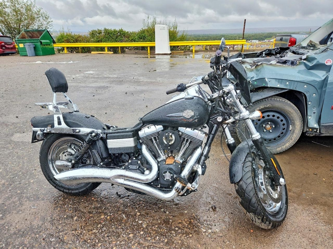منظر 2010 HARLEY-DAVIDSON FXDF، زاوية 1