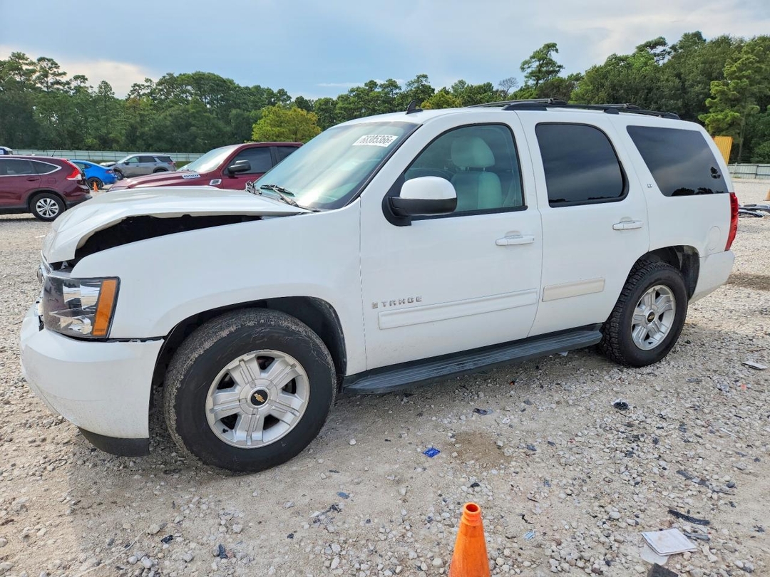 Vista de 2009 CHEVROLET TAHOE C1500 LT, ángulo 1