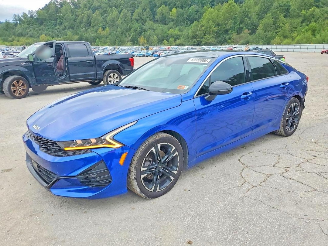 منظر 2022 KIA K5 GT LINE، زاوية 1