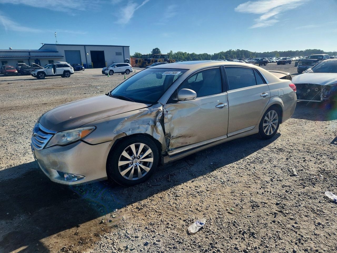 منظر 2011 TOYOTA AVALON LIMITED، زاوية 1