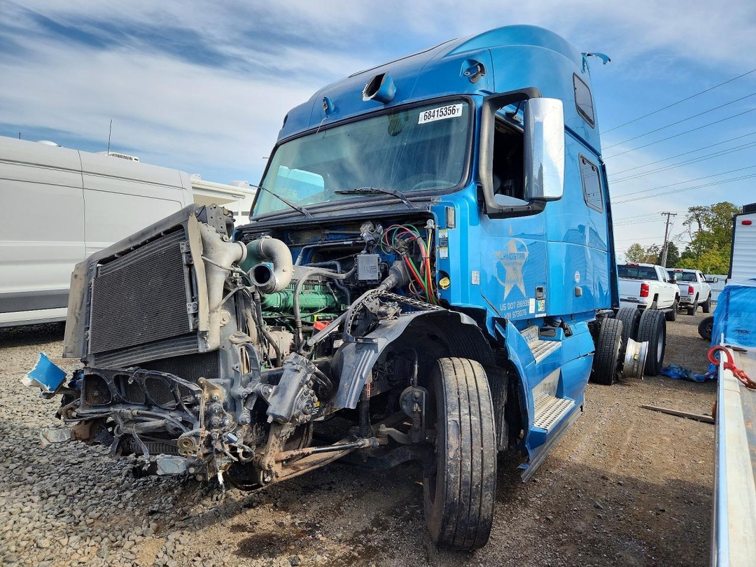 Vista de 2017 VOLVO VN VNL, ángulo 1