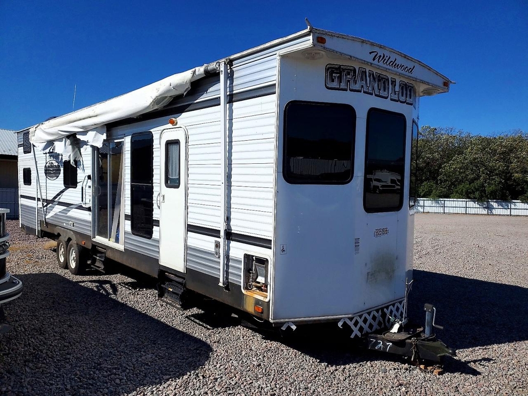 Vue de 2014 WILDWOOD BY FOREST RIVER TRAVEL TRAILER, angle 1