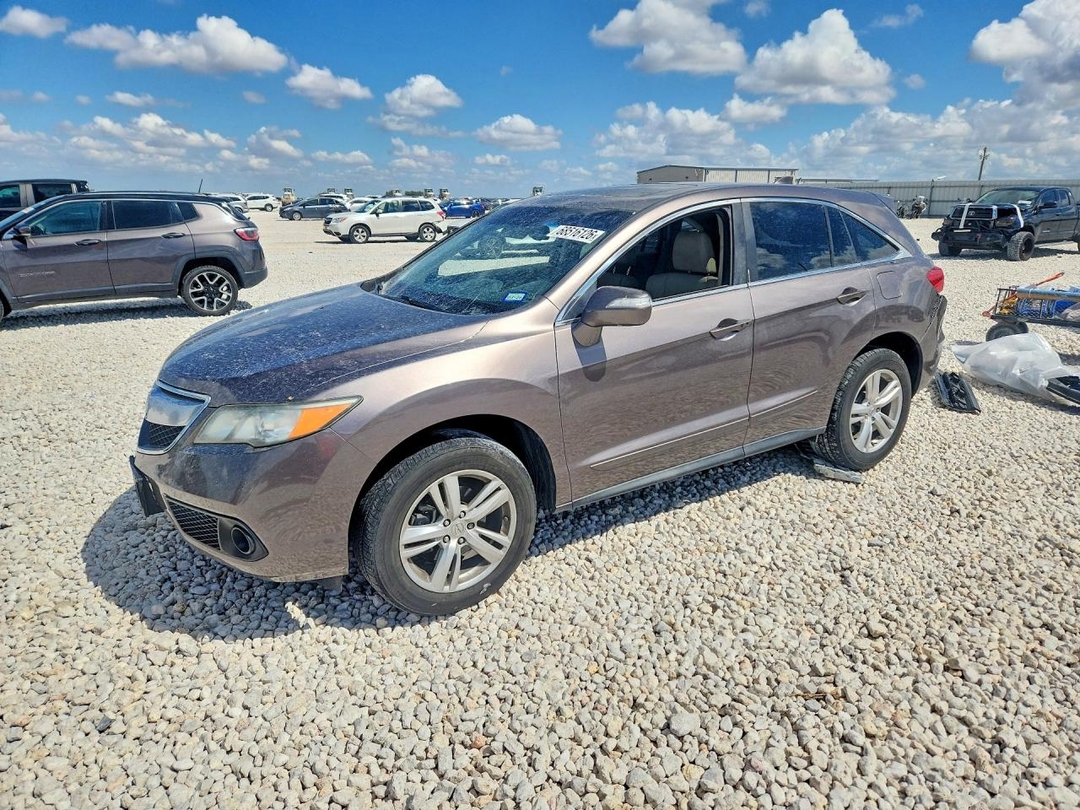 Vue de 2013 ACURA RDX, angle 1