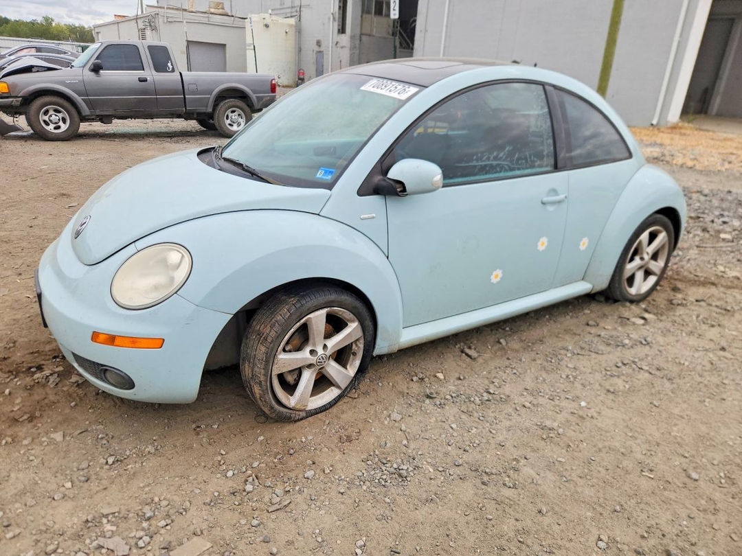 Вид 2010 VOLKSWAGEN NEW BEETLE, угол 1