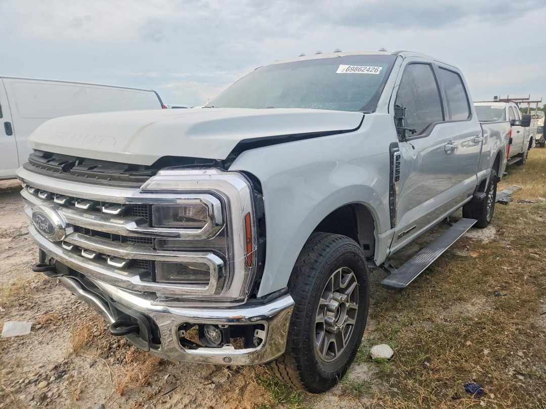Vista de 2025 FORD F250 SUPER DUTY, ángulo 1