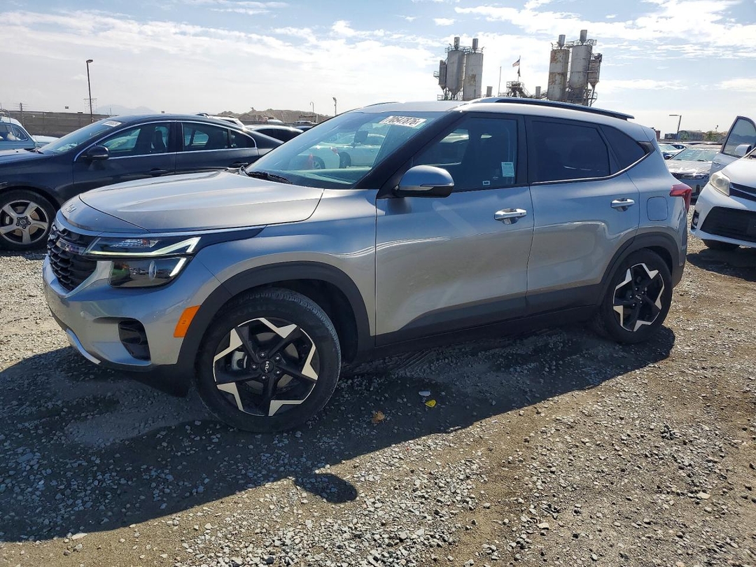 Вид 2025 KIA SELTOS S, угол 1
