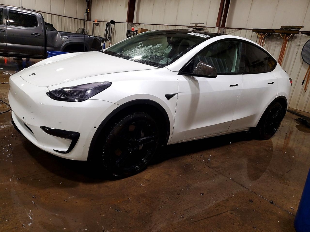 Vue de 2020 TESLA MODEL Y, angle 1
