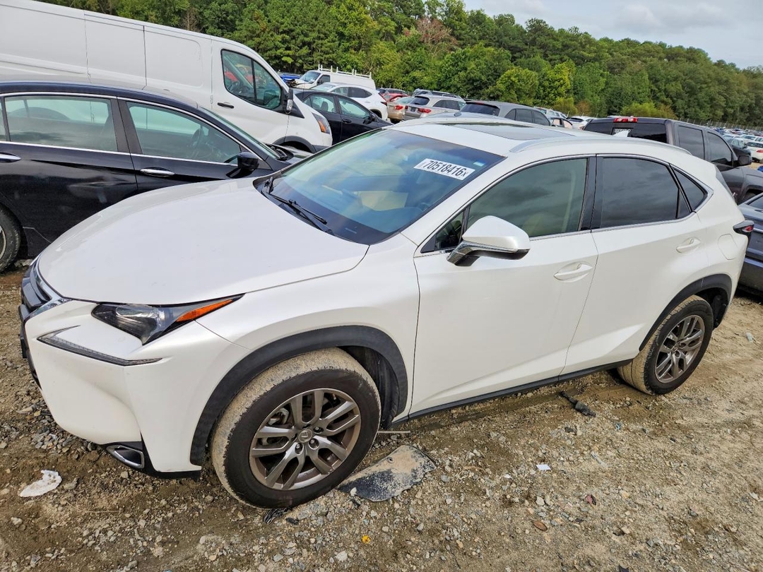 Vue de 2016 LEXUS NX 200T BASE, angle 1