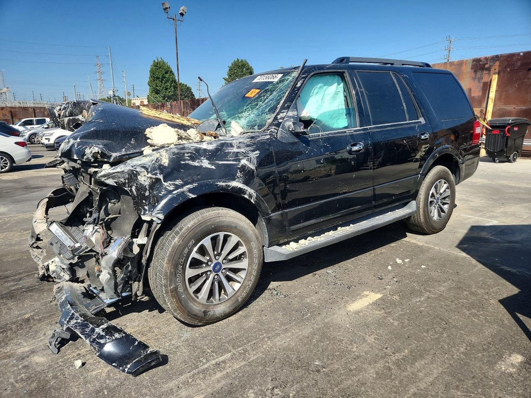 Вид 2017 FORD EXPEDITION XLT, угол 1