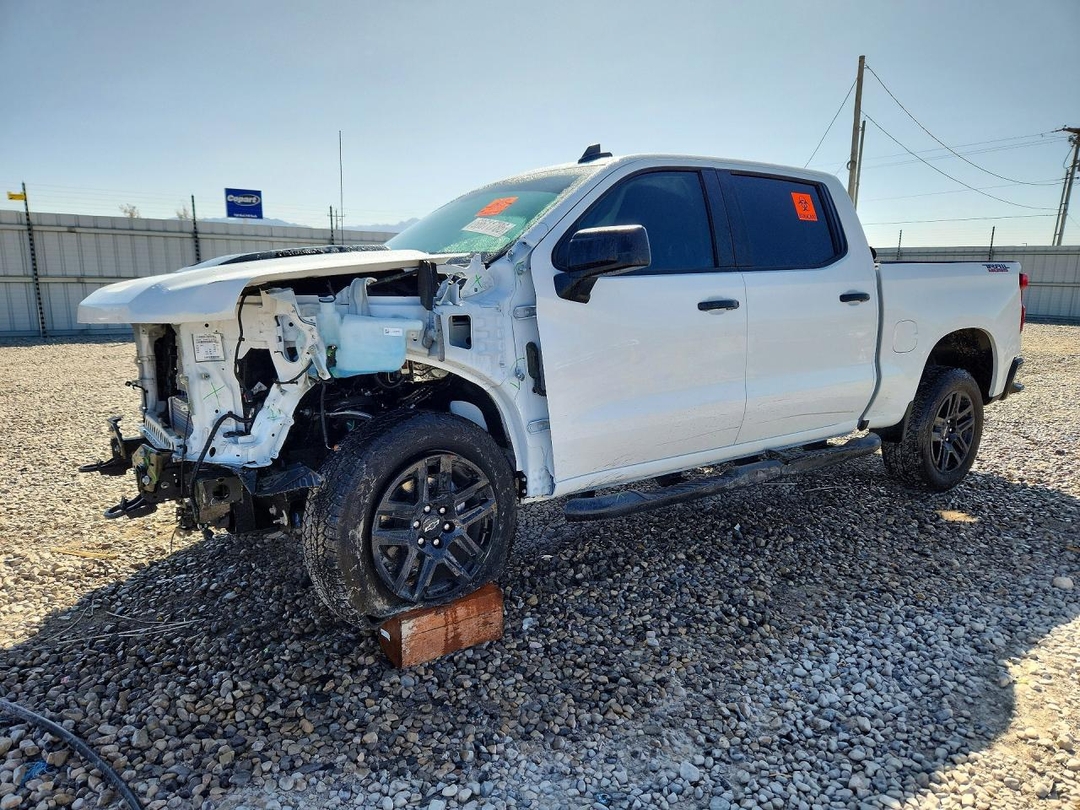 Vista de 2026 CHEVROLET SILVERADO K1500 TRAIL BOSS CUSTOM, ángulo 1