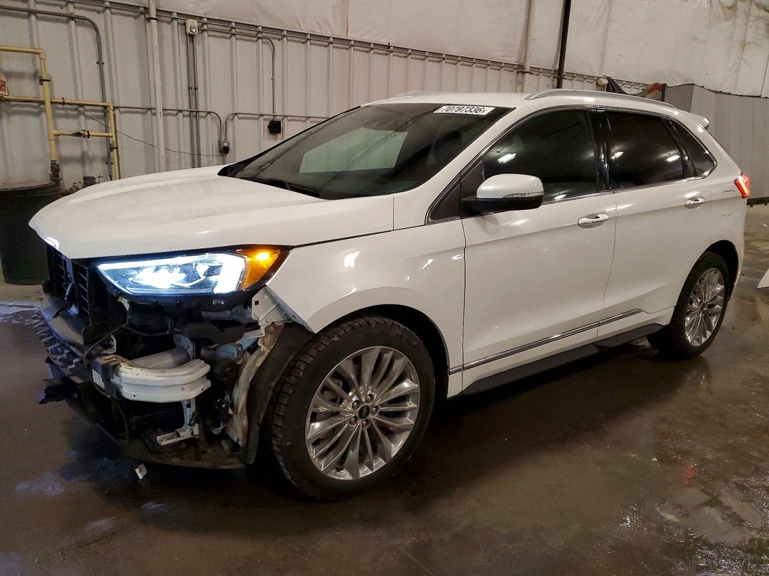Vue de 2021 FORD EDGE TITANIUM, angle 1