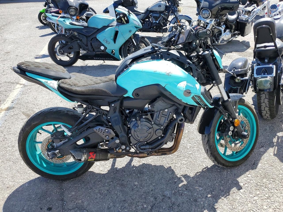 Vue de 2024 YAMAHA MT07, angle 1