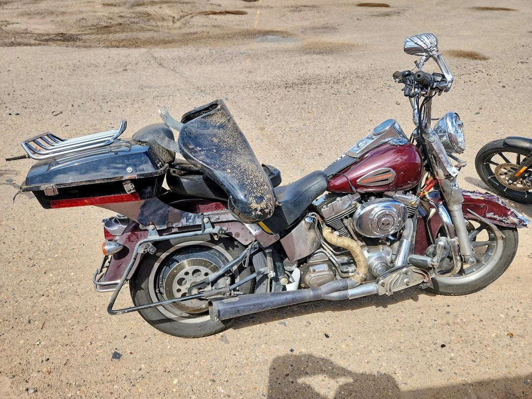منظر 2004 HARLEY-DAVIDSON FLSTCI، زاوية 1
