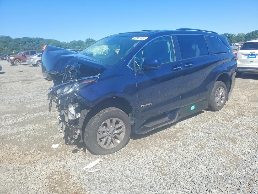 منظر 2024 TOYOTA SIENNA XLE، زاوية 1