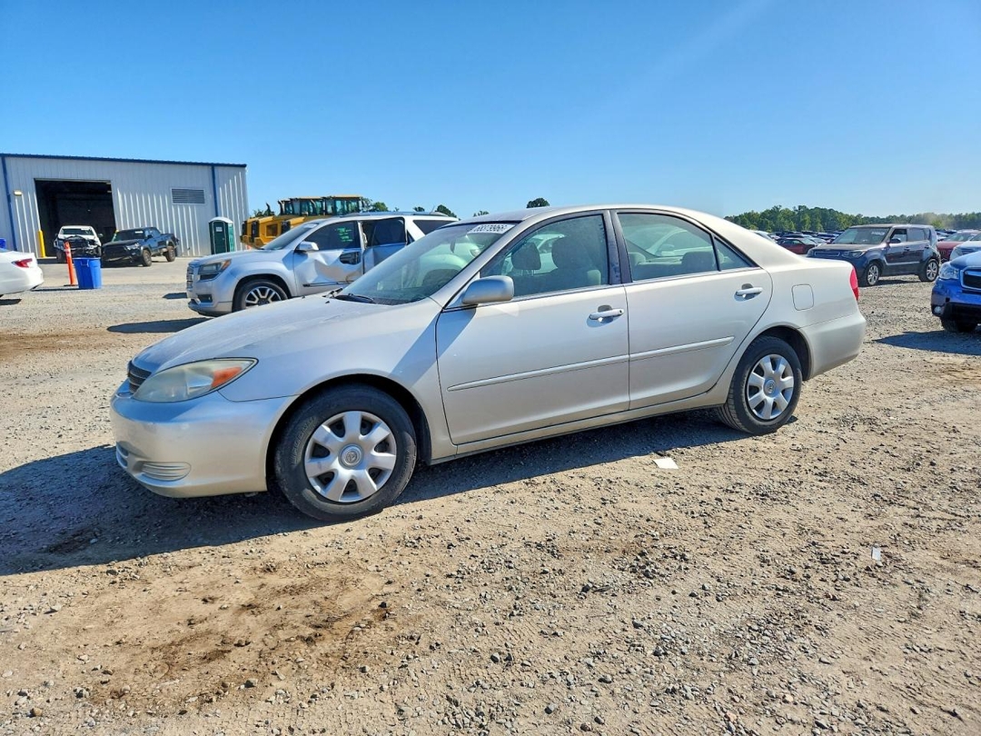 منظر 2004 TOYOTA CAMRY LE، زاوية 1
