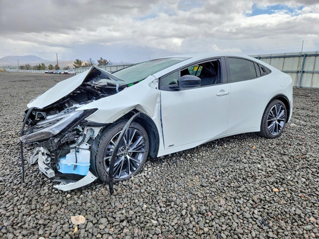 منظر 2024 TOYOTA PRIUS XLE، زاوية 1