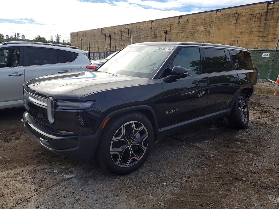 Вид 2026 RIVIAN R1S ADVENTURE, угол 1