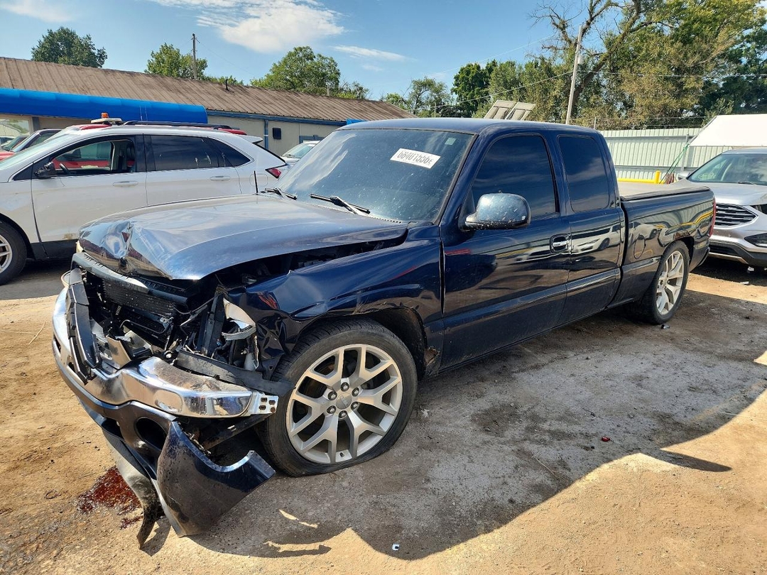 Вид 2006 GMC NEW SIERRA K1500, угол 1
