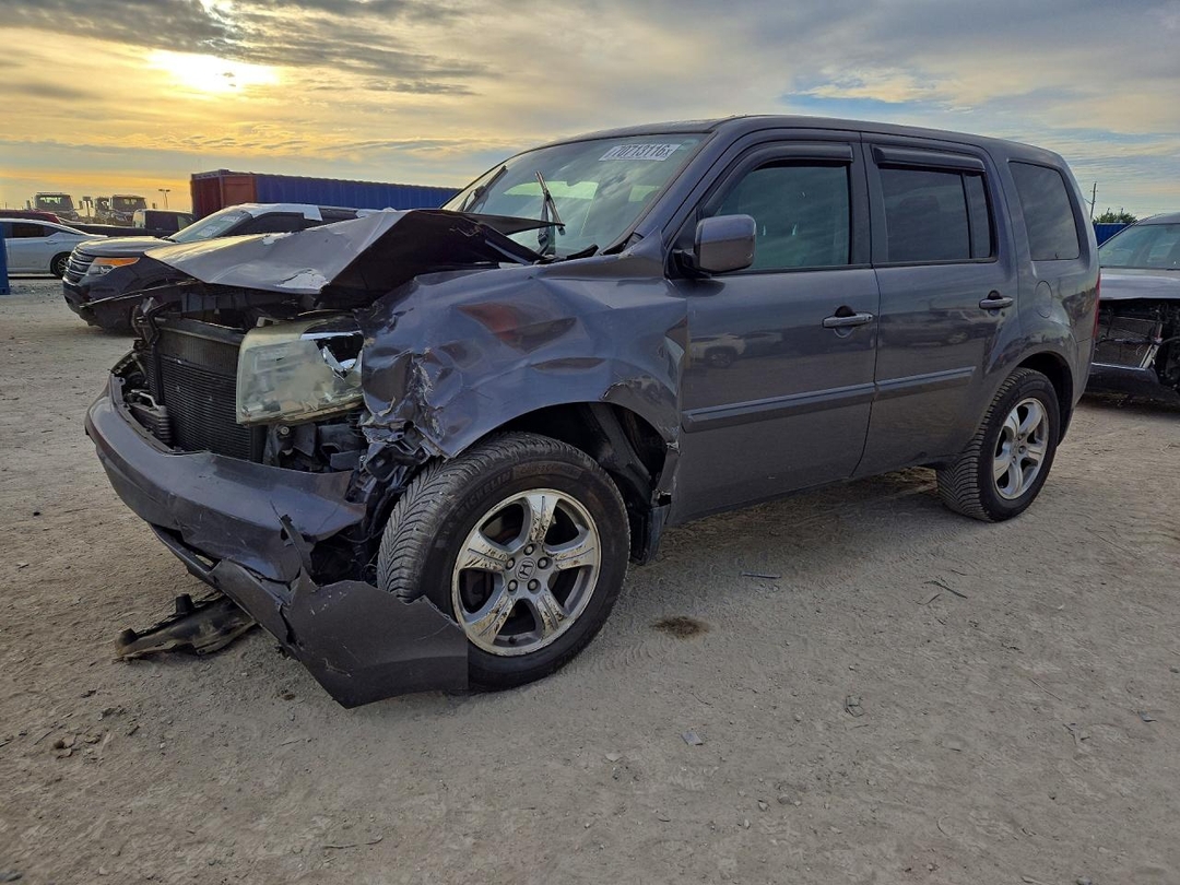 Vue de 2015 HONDA PILOT EX, angle 1