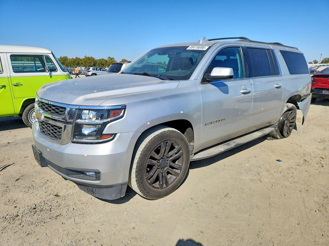 Vue de 2016 CHEVROLET SUBURBAN C1500 LT, angle 1