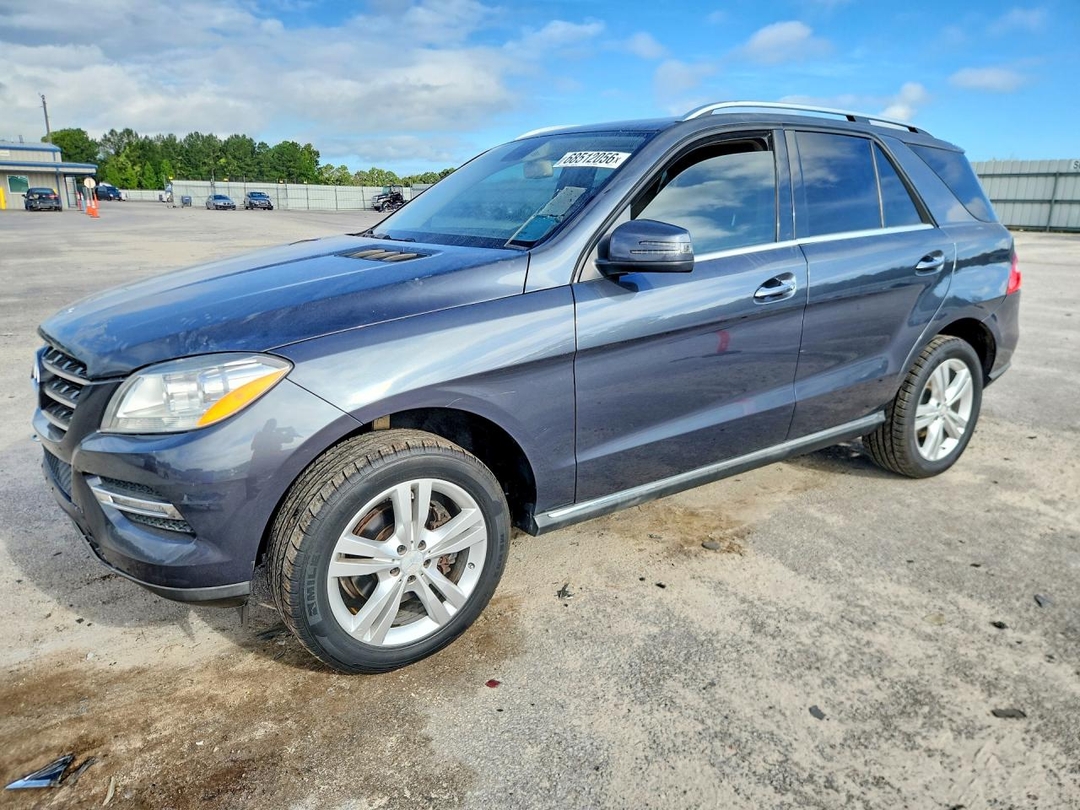 Vista de 2013 MERCEDES-BENZ ML 350 BLUETEC, ángulo 1