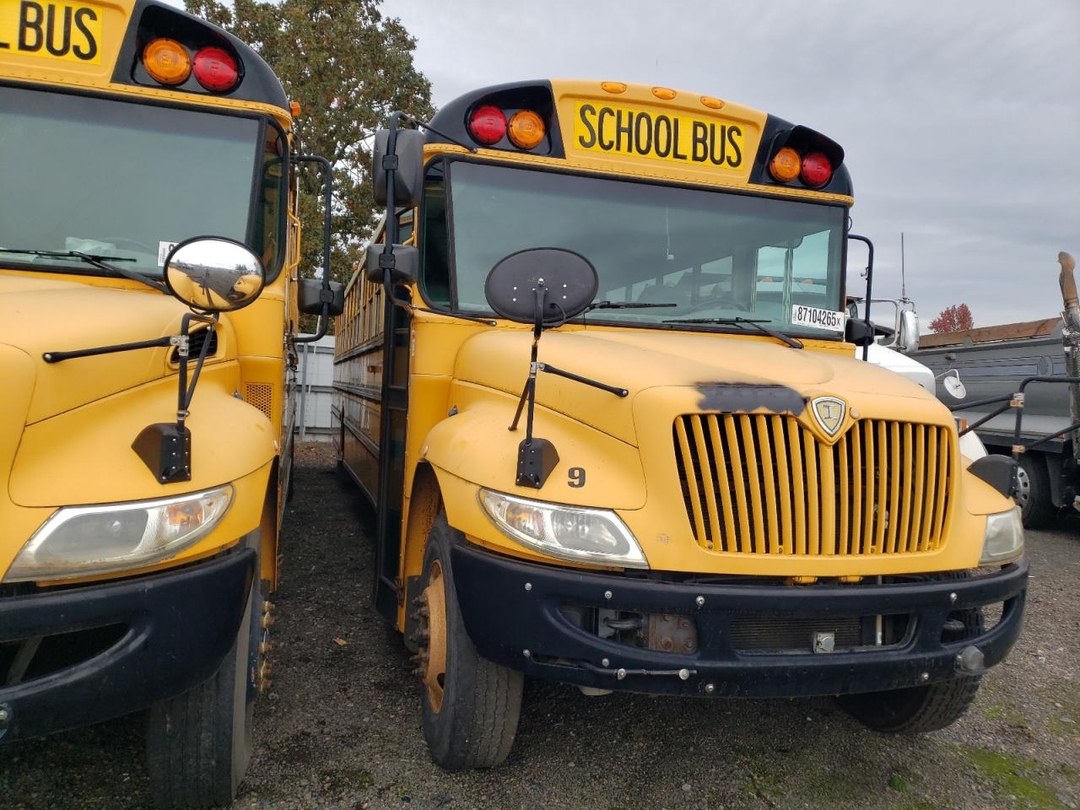 Вид 2013 IC CORPORATION CE SERIES SCHOOL - SCHOOL BUS, угол 1