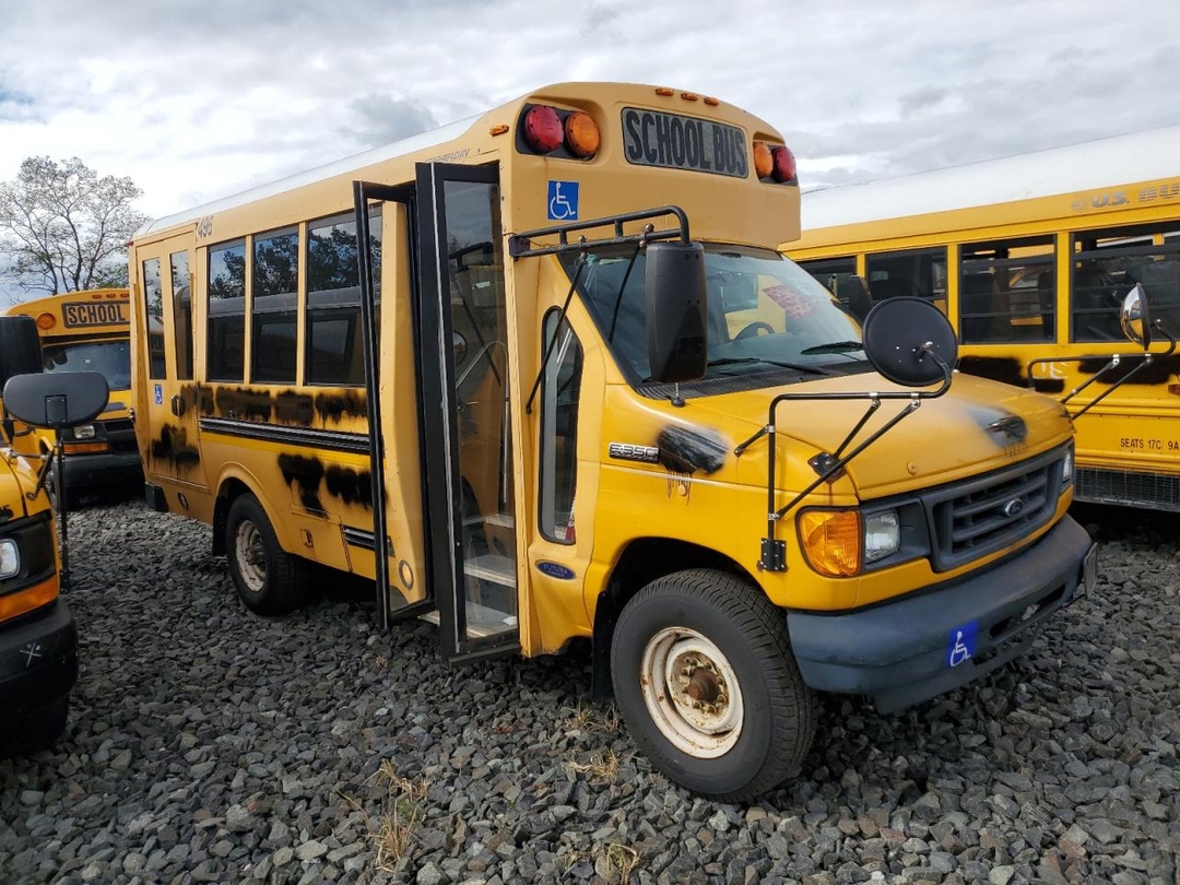 Вид 2006 FORD E350 SCHOOL BUS, угол 1