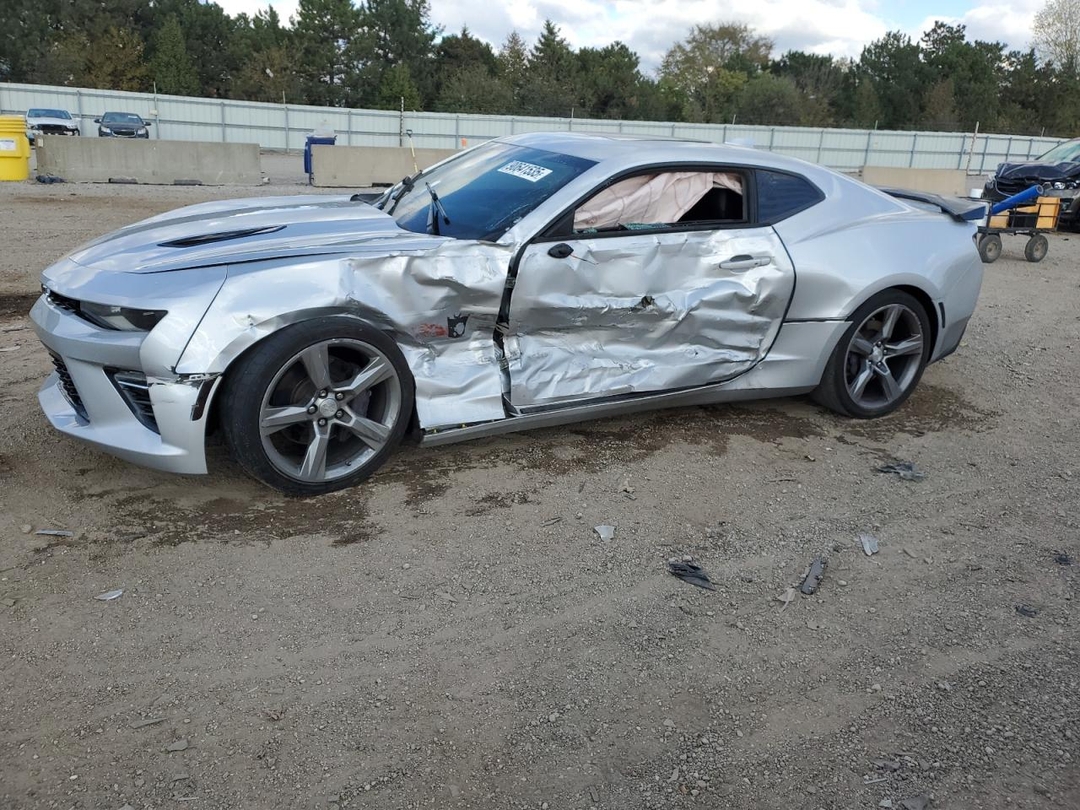 Vue de 2017 CHEVROLET CAMARO SS, angle 1