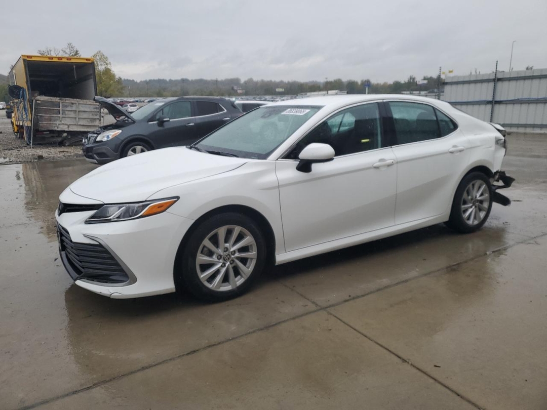 Вид 2023 TOYOTA CAMRY LE, угол 1