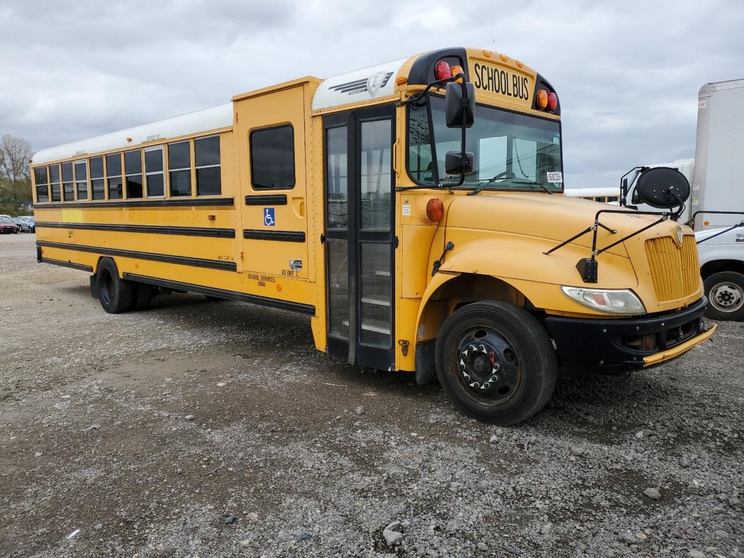 Вид 2013 IC CORPORATION 3000 CE - SCHOOL BUS, угол 1