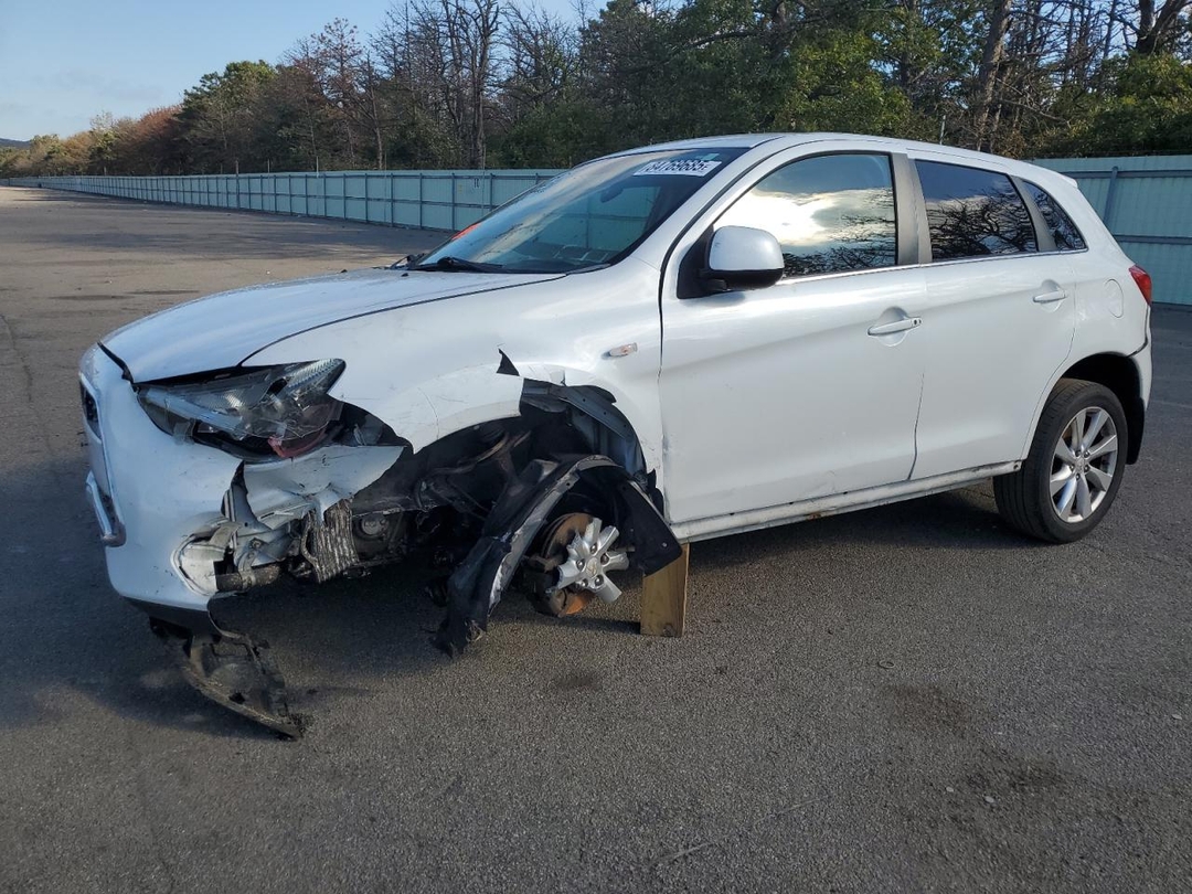Вид 2015 MITSUBISHI OUTLANDER SPORT SE, угол 1