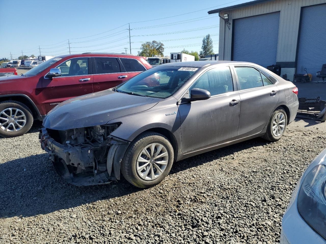 Vue de 2016 TOYOTA CAMRY HYBRID, angle 1