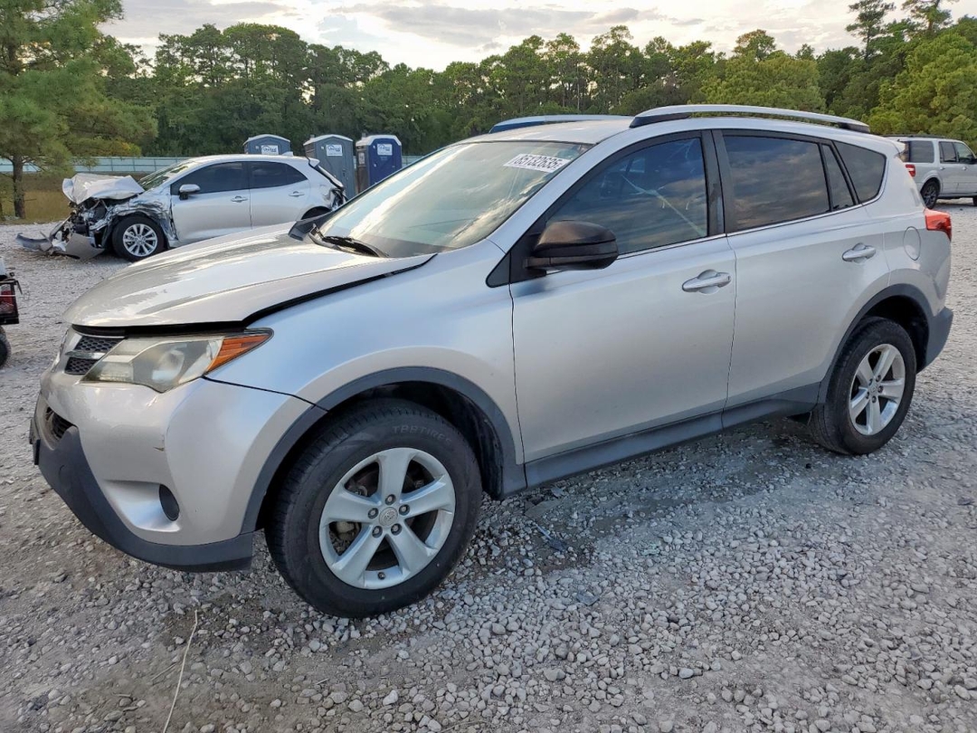 منظر 2013 TOYOTA RAV4 LE، زاوية 1