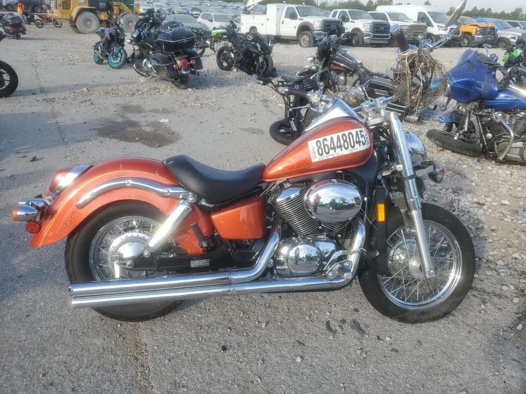 منظر 2003 HONDA VT750 CDD، زاوية 1