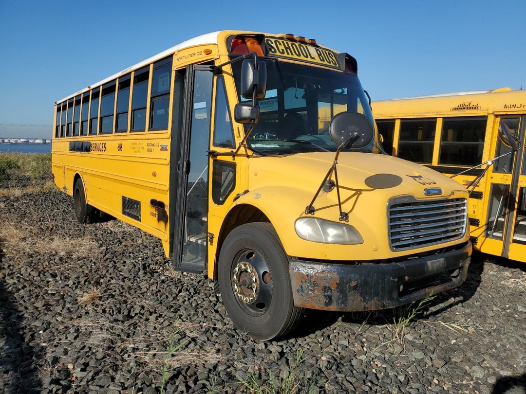 منظر 2008 THOM SAF-T-LINER C2 - school bus، زاوية 1