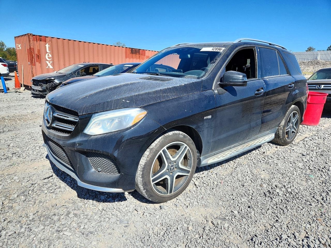 Vue de 2017 MERCEDES-BENZ GLE 43 AMG, angle 1