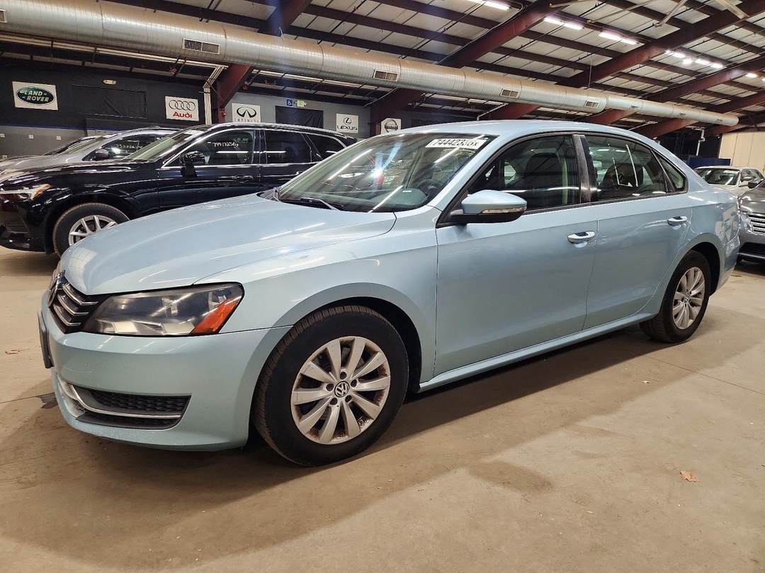 Vista de 2012 VOLKSWAGEN PASSAT S, ángulo 1