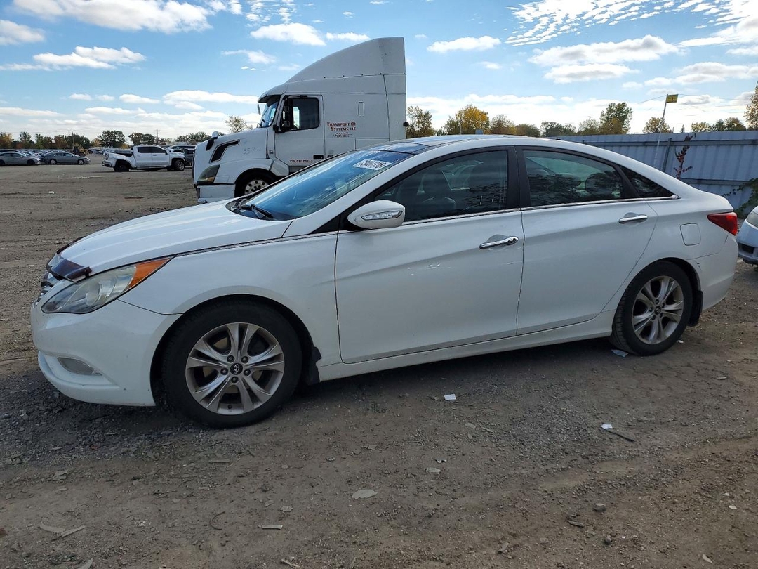 Vue de 2012 HYUNDAI SONATA SE, angle 1