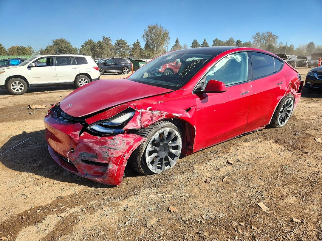 Vue de 2021 TESLA MODEL Y, angle 1