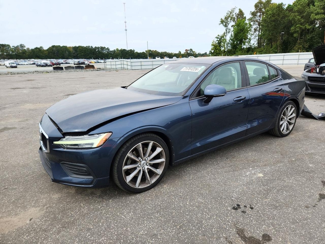 Vista de 2019 VOLVO S60 T5 MOMENTUM, ángulo 1
