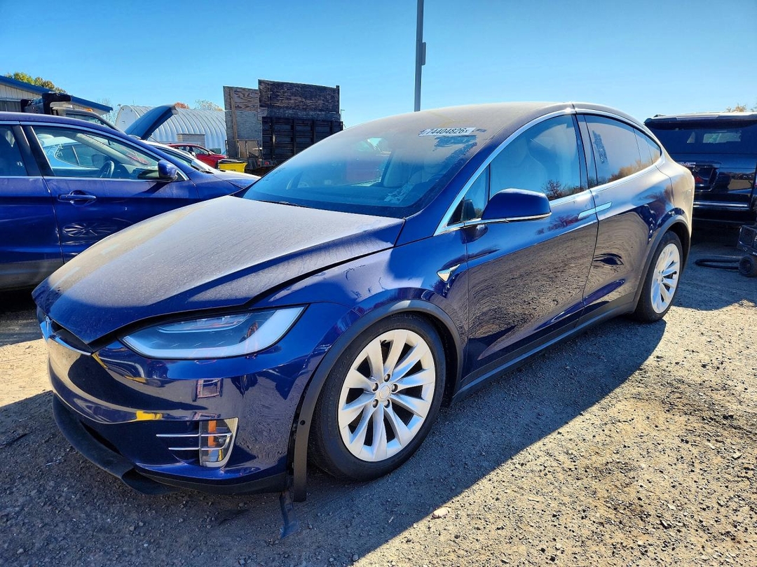 Vista de 2017 TESLA MODEL X, ángulo 1