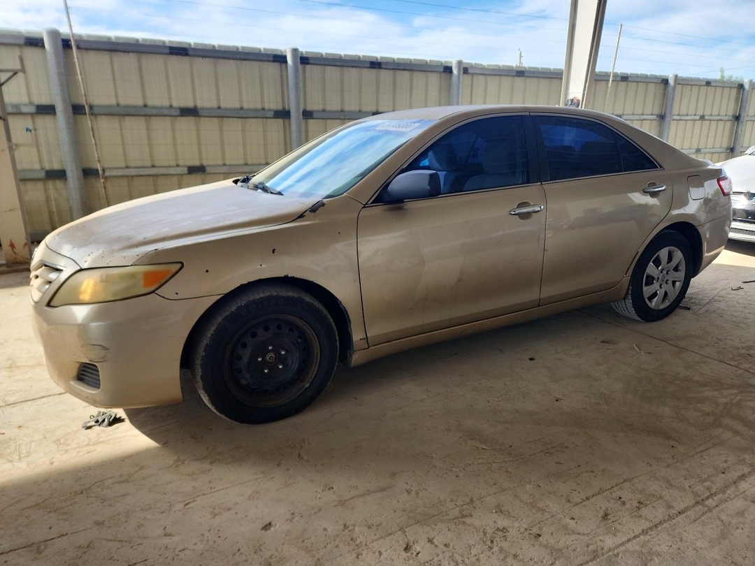 منظر 2011 TOYOTA CAMRY LE، زاوية 1