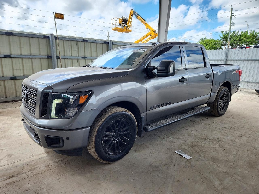 Vista de 2018 NISSAN TITAN S, ángulo 1